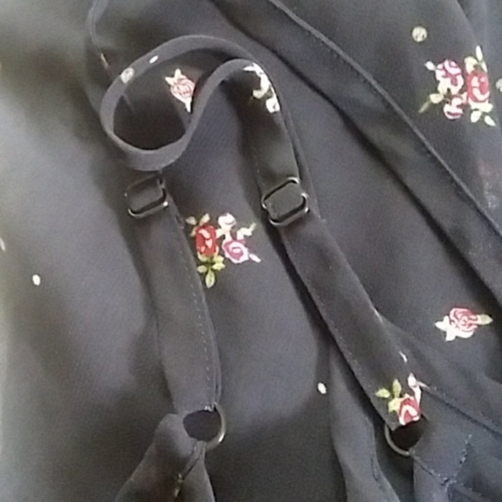 - Cabi Ruffle Layer Tank Floral - Picture 6 of 8